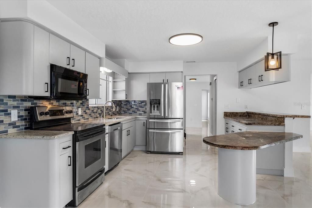 待售: $760,000 (3 贝兹, 2 浴室, 2545 平方英尺)