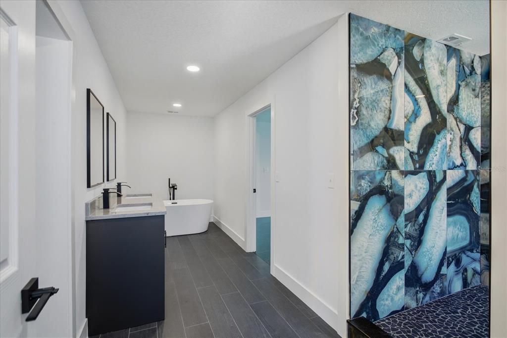 待售: $760,000 (3 贝兹, 2 浴室, 2545 平方英尺)