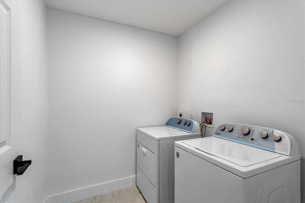 待售: $760,000 (3 贝兹, 2 浴室, 2545 平方英尺)