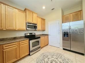 For Rent: $2,450 (3 beds, 2 baths, 1625 Square Feet)