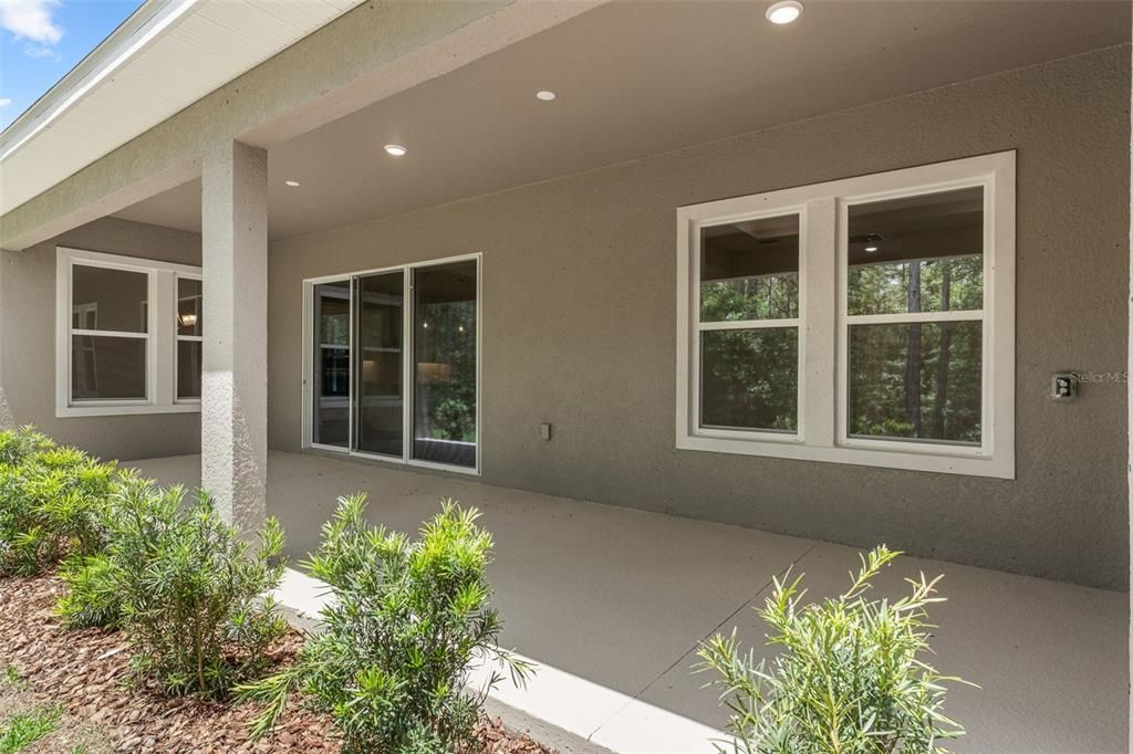 Active With Contract: $550,000 (3 beds, 3 baths, 2606 Square Feet)