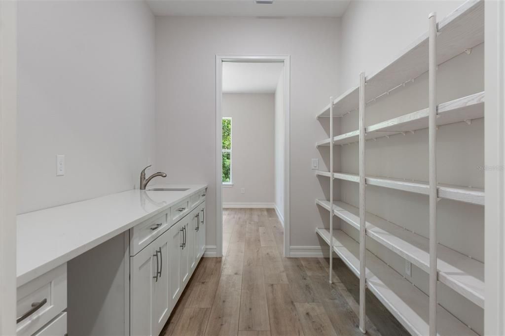 Active With Contract: $550,000 (3 beds, 3 baths, 2606 Square Feet)