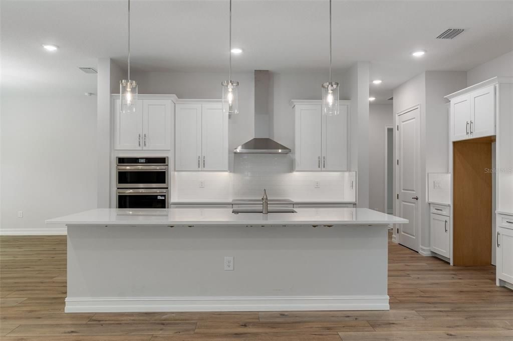 Active With Contract: $550,000 (3 beds, 3 baths, 2606 Square Feet)