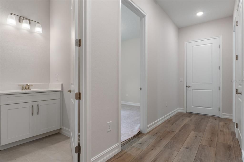 Active With Contract: $550,000 (3 beds, 3 baths, 2606 Square Feet)