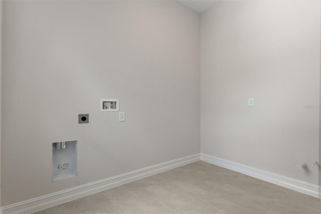 Active With Contract: $550,000 (3 beds, 3 baths, 2606 Square Feet)