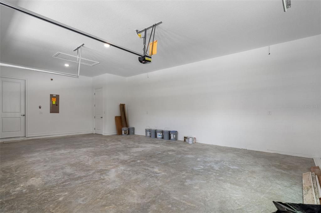Active With Contract: $550,000 (3 beds, 3 baths, 2606 Square Feet)