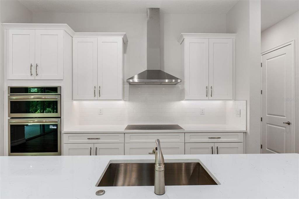 Active With Contract: $550,000 (3 beds, 3 baths, 2606 Square Feet)
