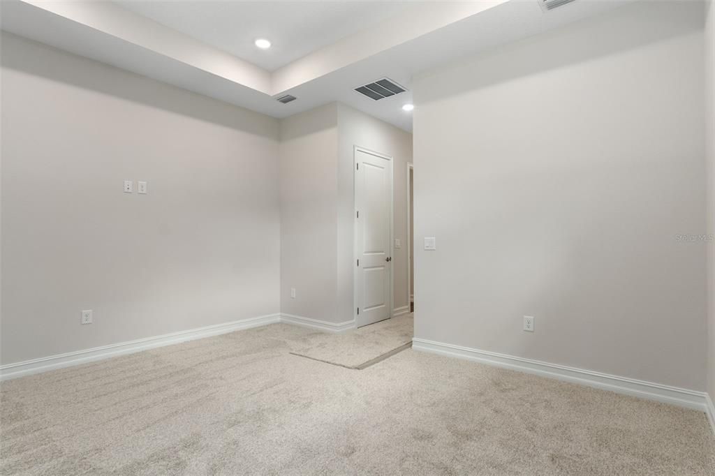 Active With Contract: $550,000 (3 beds, 3 baths, 2606 Square Feet)