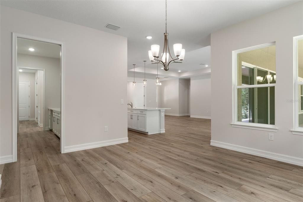 Active With Contract: $550,000 (3 beds, 3 baths, 2606 Square Feet)