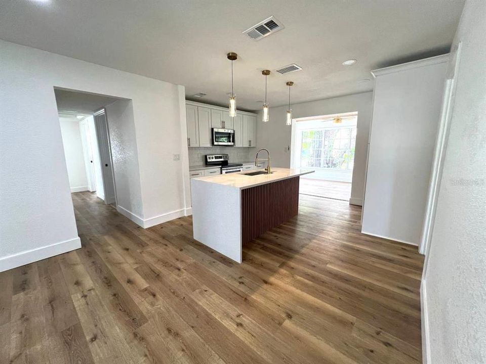 En Venta: $485,000 (4 camas, 3 baños, 1405 Pies cuadrados)