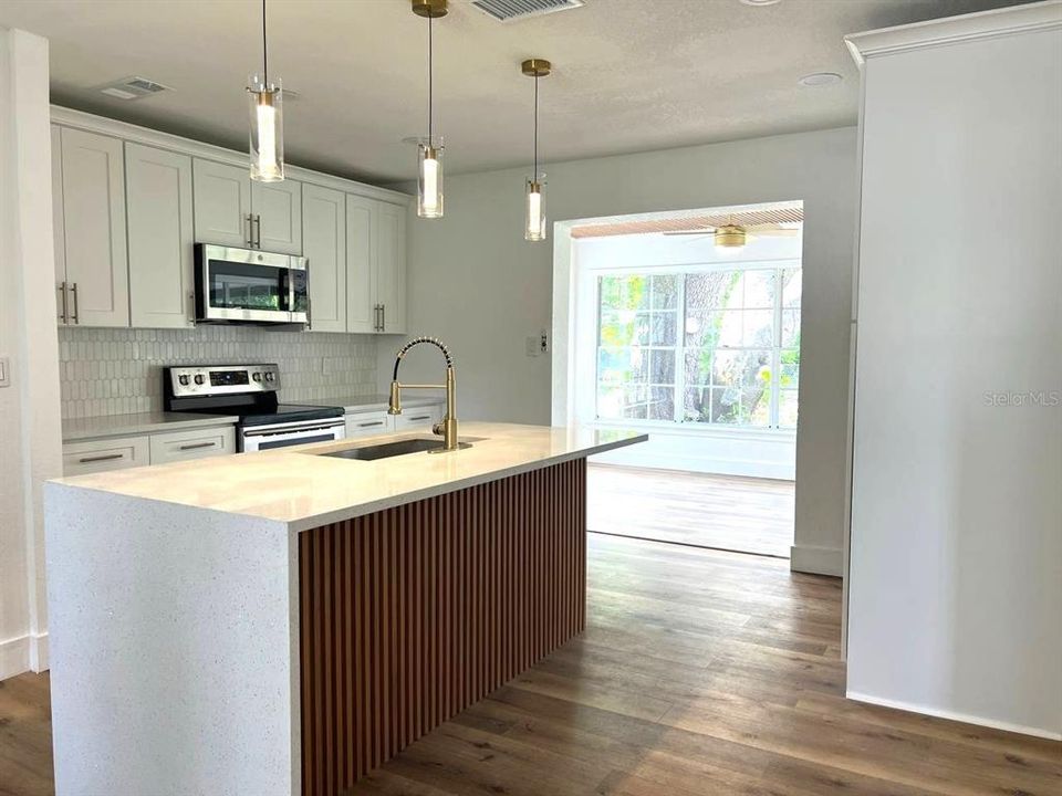 En Venta: $485,000 (4 camas, 3 baños, 1405 Pies cuadrados)