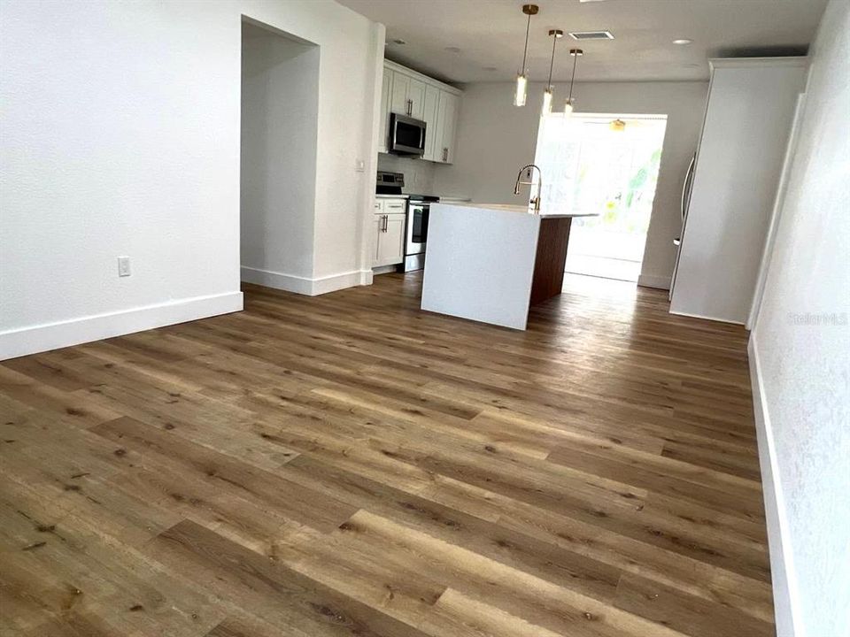 En Venta: $485,000 (4 camas, 3 baños, 1405 Pies cuadrados)