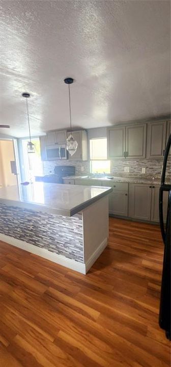 En Venta: $245,000 (4 camas, 2 baños, 1089 Pies cuadrados)