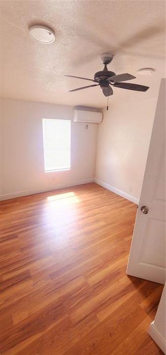 En Venta: $245,000 (4 camas, 2 baños, 1089 Pies cuadrados)