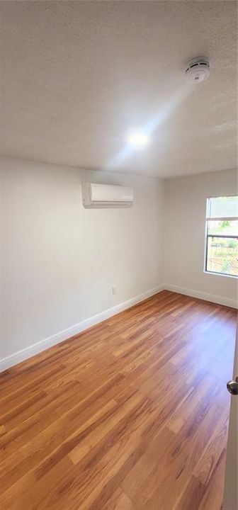 En Venta: $245,000 (4 camas, 2 baños, 1089 Pies cuadrados)