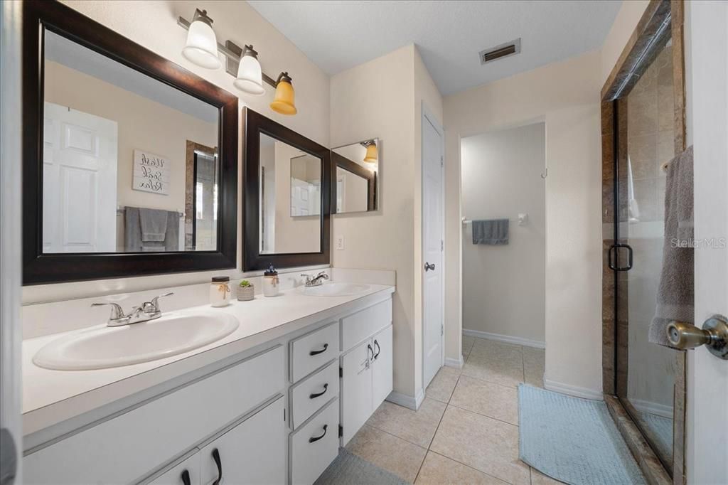 En Venta: $289,000 (3 camas, 2 baños, 1439 Pies cuadrados)