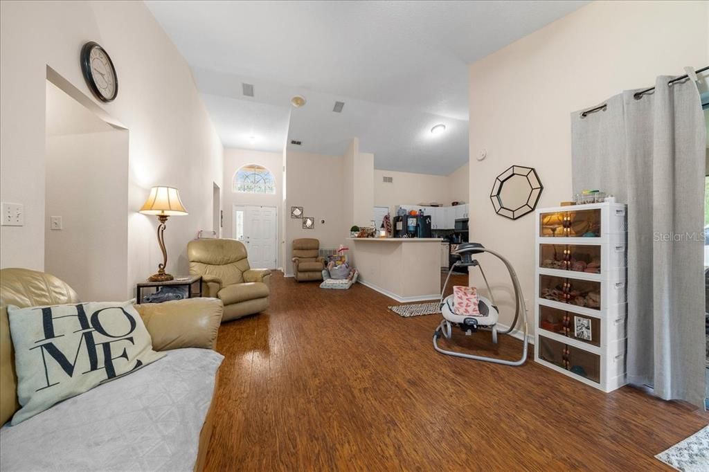 En Venta: $289,000 (3 camas, 2 baños, 1439 Pies cuadrados)