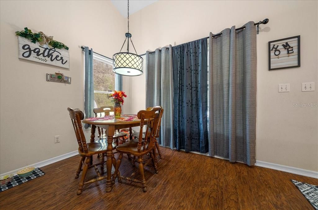 En Venta: $289,000 (3 camas, 2 baños, 1439 Pies cuadrados)