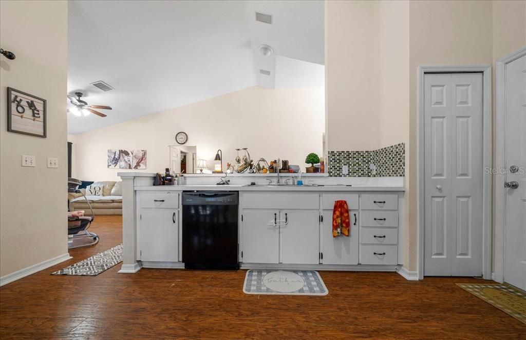 En Venta: $289,000 (3 camas, 2 baños, 1439 Pies cuadrados)