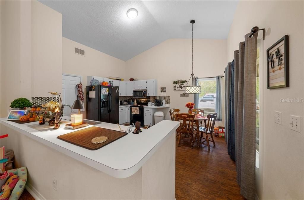 En Venta: $289,000 (3 camas, 2 baños, 1439 Pies cuadrados)