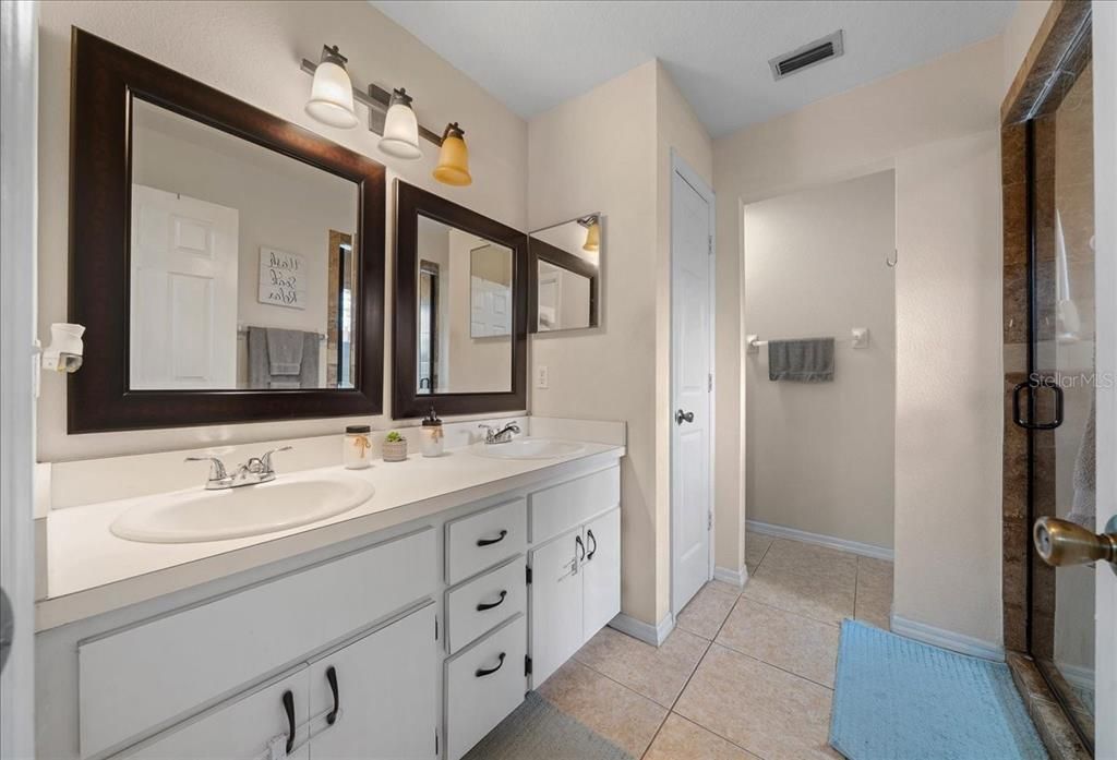 En Venta: $289,000 (3 camas, 2 baños, 1439 Pies cuadrados)