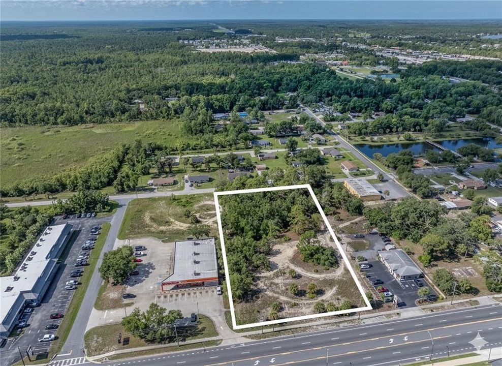 На продажу: $725,000 (2.04 acres)