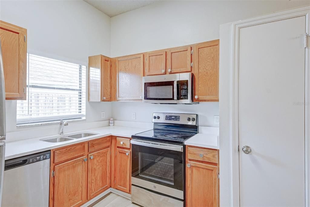 For Sale: $385,700 (3 beds, 2 baths, 1183 Square Feet)