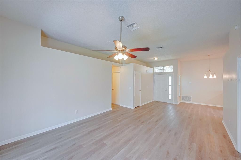 For Sale: $385,700 (3 beds, 2 baths, 1183 Square Feet)