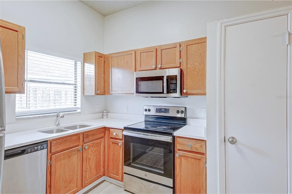 For Sale: $385,700 (3 beds, 2 baths, 1183 Square Feet)