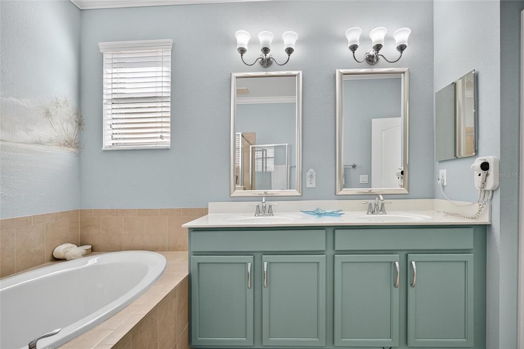 For Sale: $465,000 (4 beds, 3 baths, 2032 Square Feet)