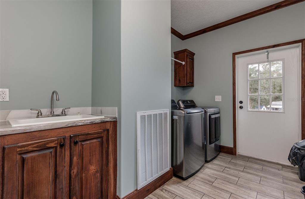 На продажу: $425,000 (4 спален, 3 ванн, 2535 Квадратных фут)