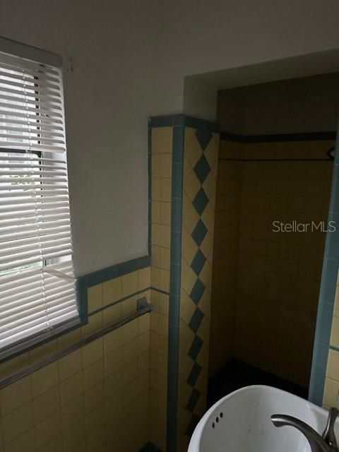 For Rent: $1,350 (1 beds, 1 baths, 674 Square Feet)