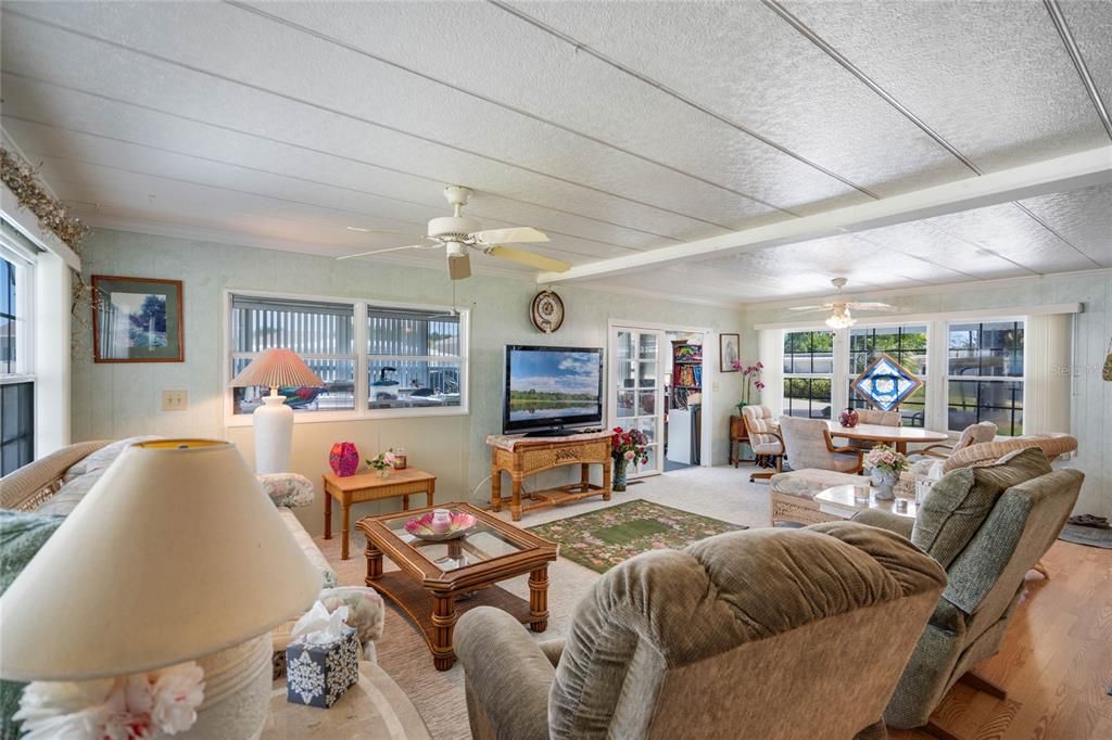 На продажу: $125,000 (2 спален, 2 ванн, 1080 Квадратных фут)