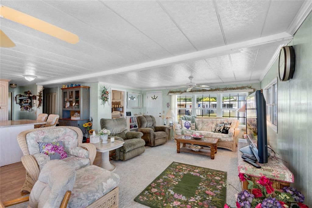 На продажу: $125,000 (2 спален, 2 ванн, 1080 Квадратных фут)