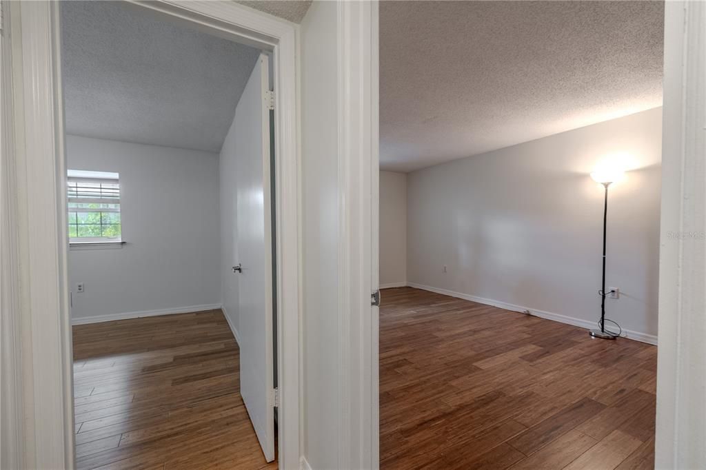 For Sale: $169,000 (2 beds, 1 baths, 931 Square Feet)