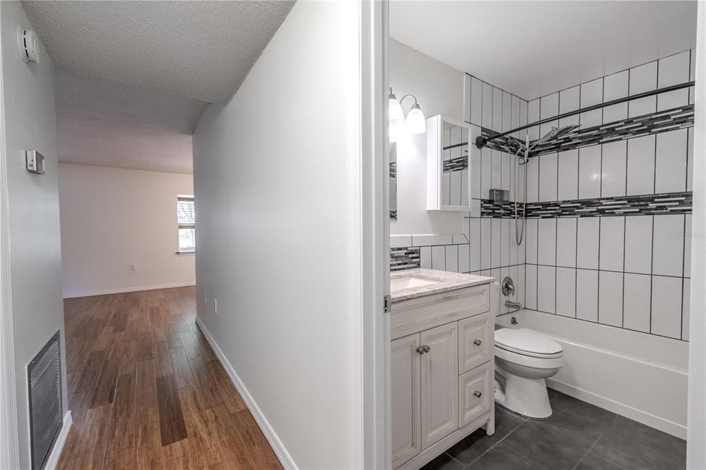 For Sale: $169,000 (2 beds, 1 baths, 931 Square Feet)