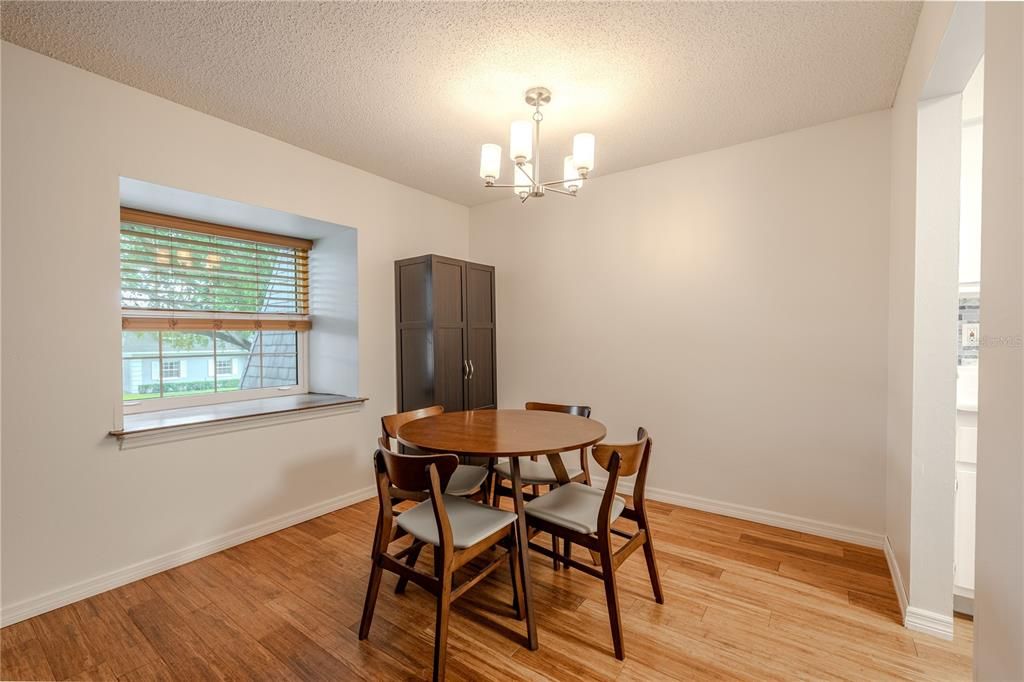 For Sale: $169,000 (2 beds, 1 baths, 931 Square Feet)