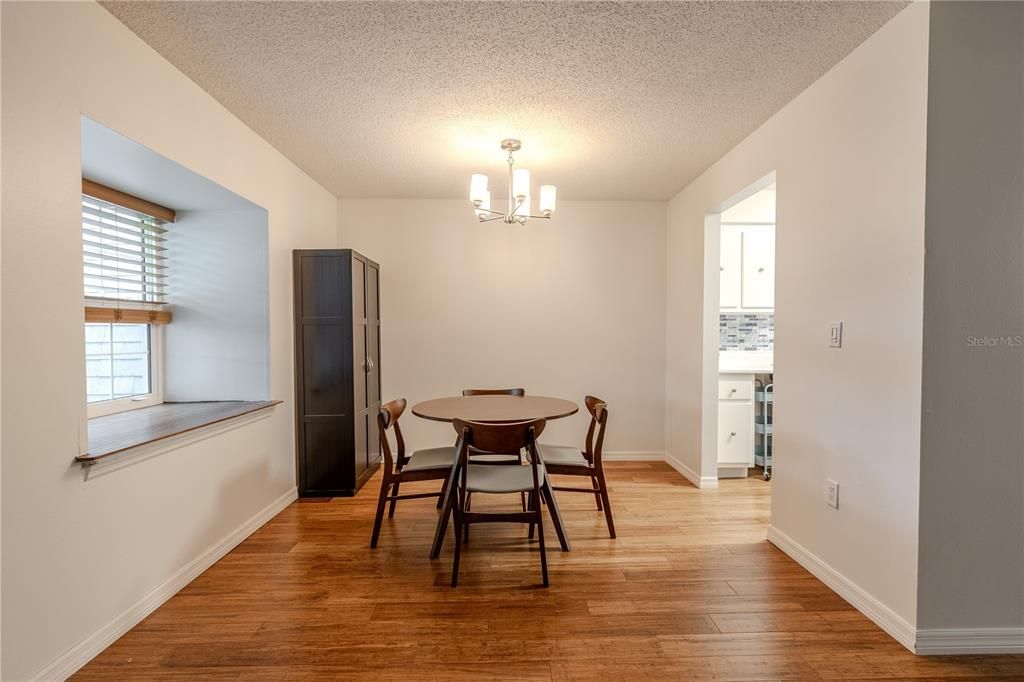 For Sale: $169,000 (2 beds, 1 baths, 931 Square Feet)