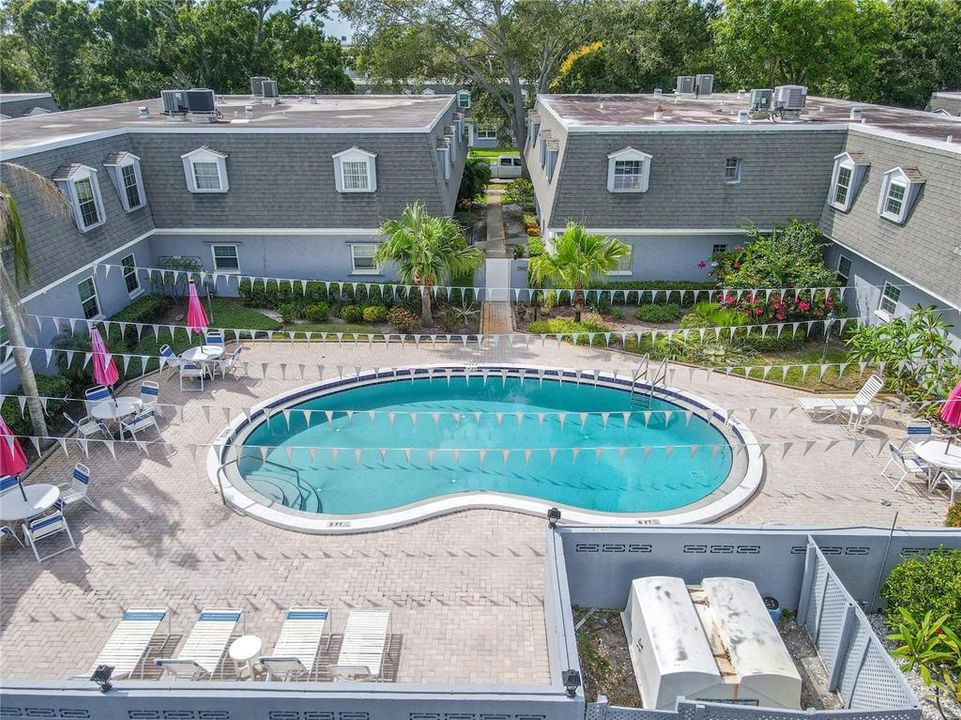 For Sale: $169,000 (2 beds, 1 baths, 931 Square Feet)