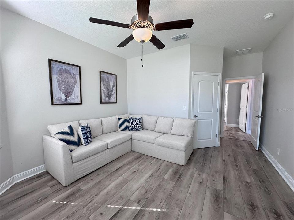 For Sale: $489,000 (4 beds, 3 baths, 2052 Square Feet)