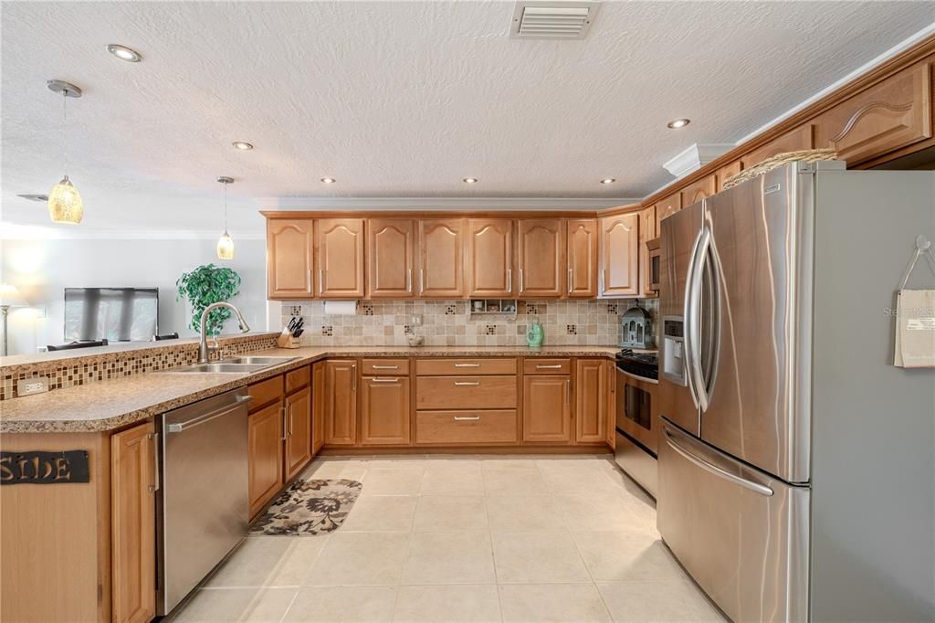 For Sale: $515,000 (3 beds, 2 baths, 1554 Square Feet)