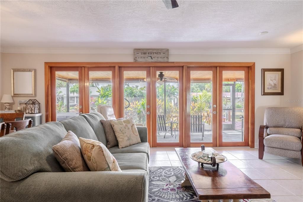 For Sale: $515,000 (3 beds, 2 baths, 1554 Square Feet)