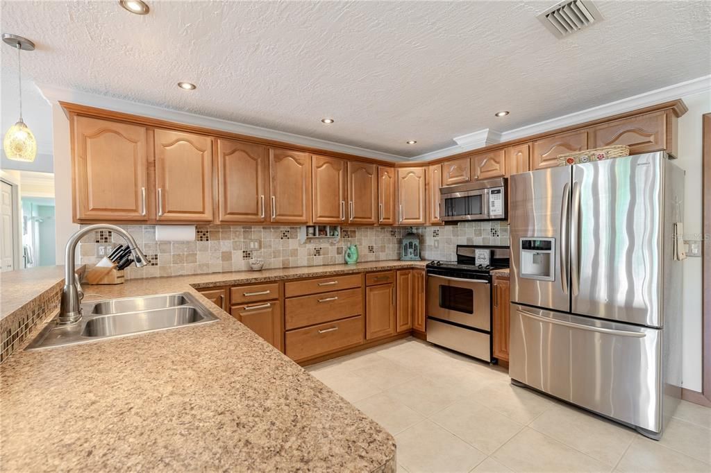 For Sale: $515,000 (3 beds, 2 baths, 1554 Square Feet)