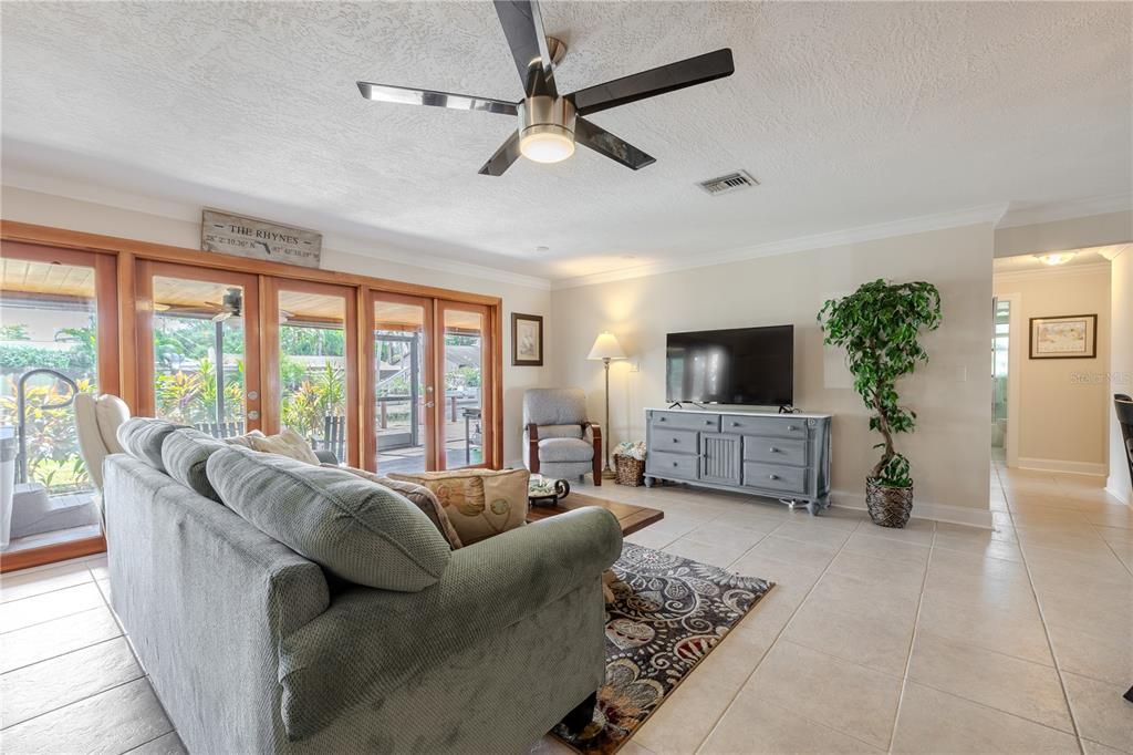 For Sale: $515,000 (3 beds, 2 baths, 1554 Square Feet)