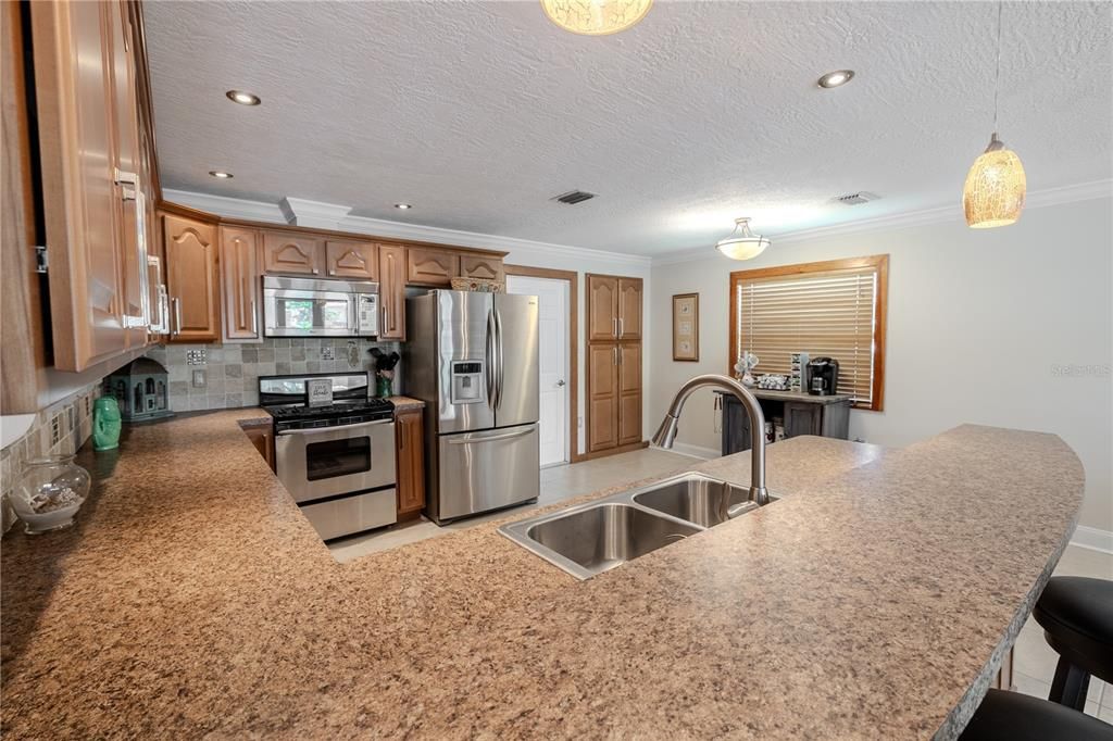 For Sale: $515,000 (3 beds, 2 baths, 1554 Square Feet)