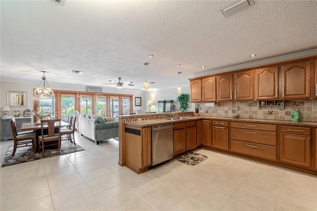 For Sale: $515,000 (3 beds, 2 baths, 1554 Square Feet)