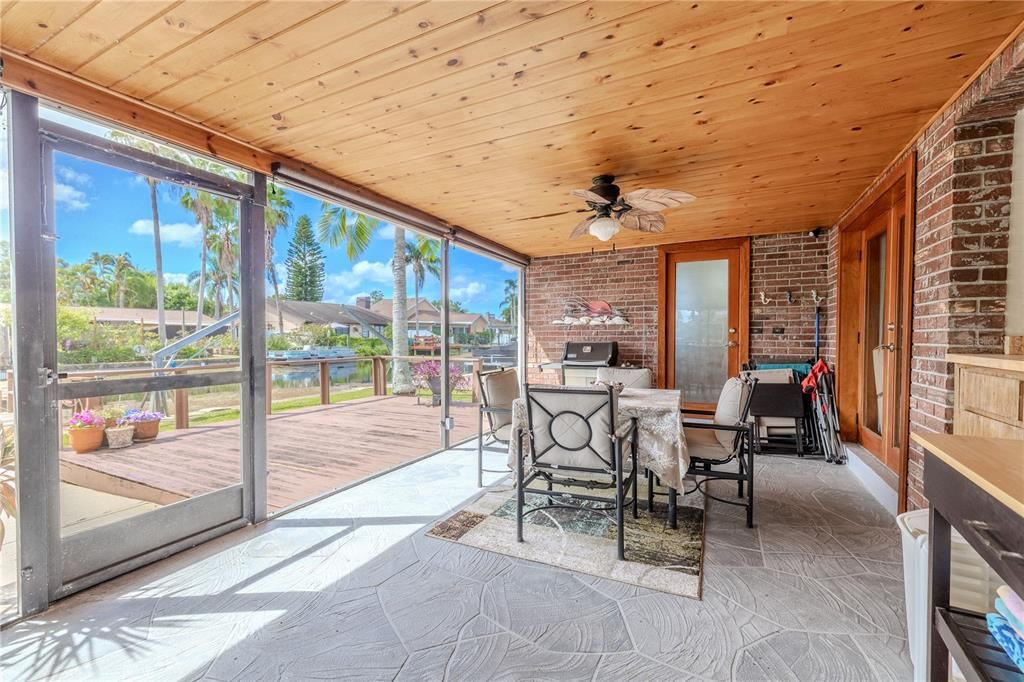 For Sale: $515,000 (3 beds, 2 baths, 1554 Square Feet)