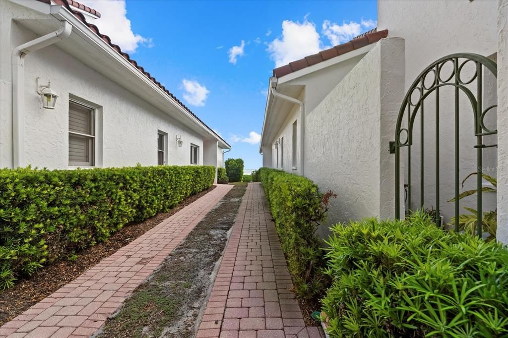 出租: $11,500 (3 贝兹, 3 浴室, 3101 平方英尺)