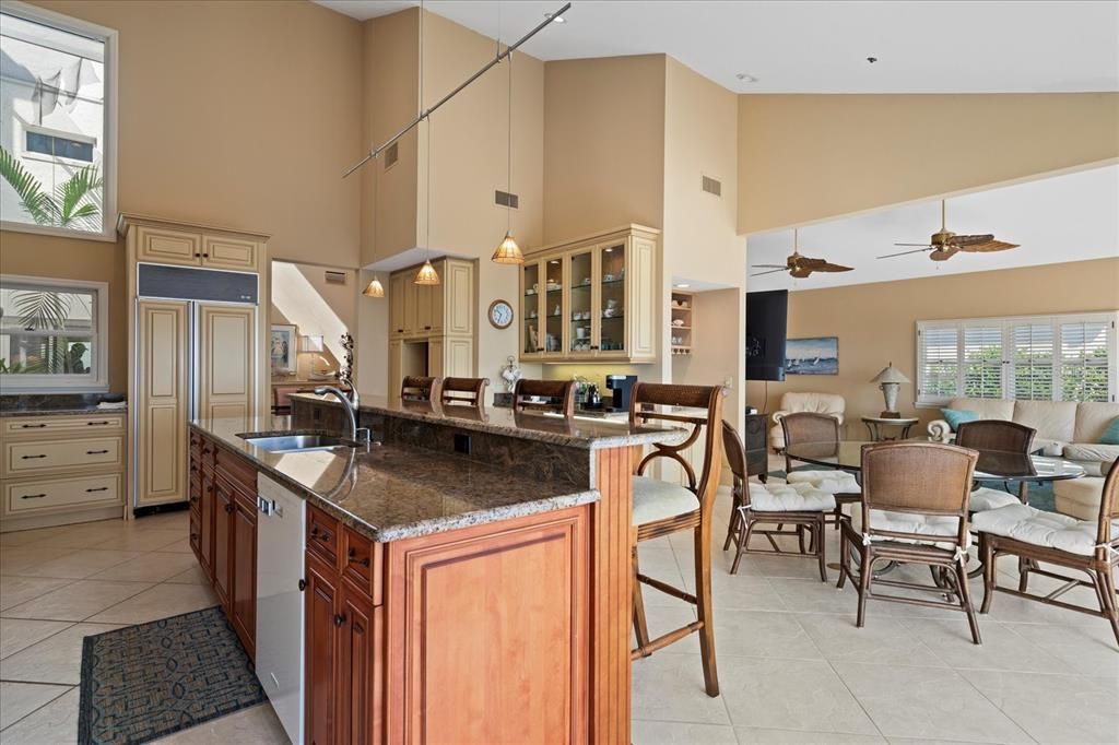 出租: $11,500 (3 贝兹, 3 浴室, 3101 平方英尺)