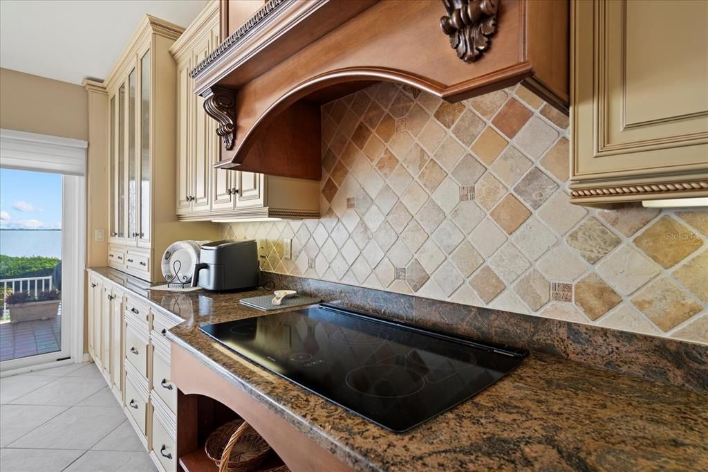 出租: $11,500 (3 贝兹, 3 浴室, 3101 平方英尺)